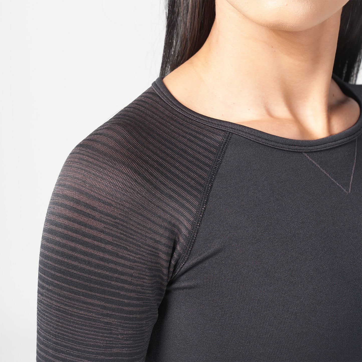 INFINITY STRIPE SEAMLESS CROP TOP BLACK